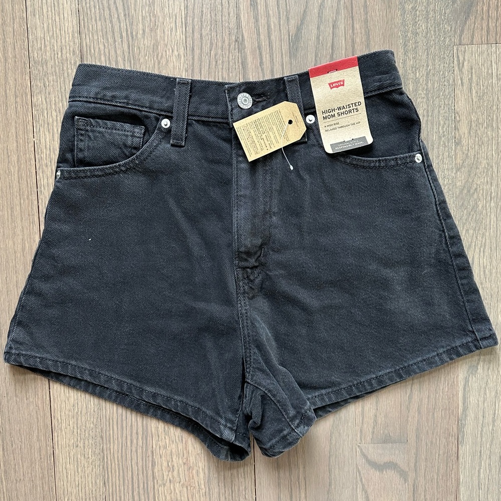 Levi’s High Rise Black Denim Mom Shorts NEW!!